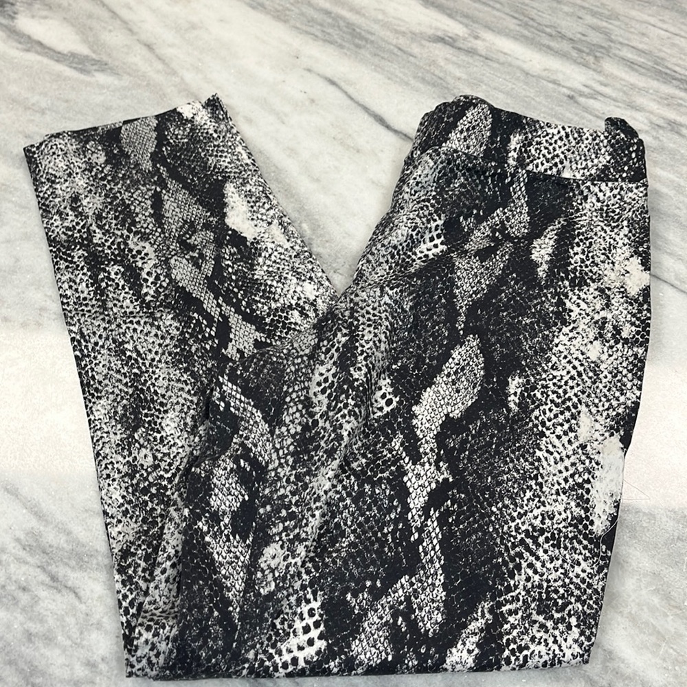 St John Emma snake print size 6